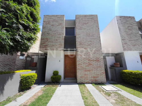 Casa En Venta - Camino Real A Momoxpan -  Zona La Carcaña