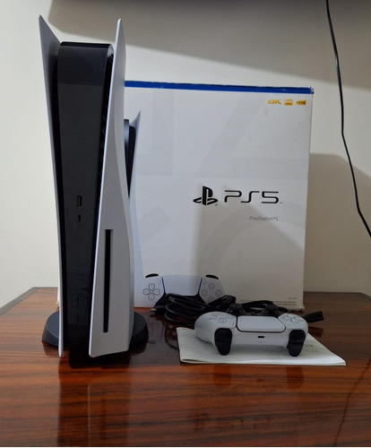 Consola Playstation 5 De 825 Gb Color Blanco