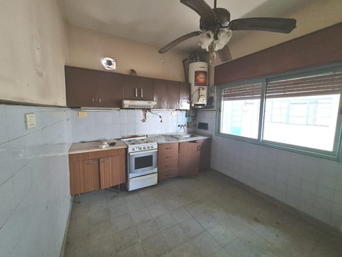 Casa Para Refaccionar Sobre Lote Propio En Monte Castro.