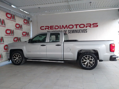 Imagen 2 de 10 de Chevrolet Silverado 2500 Cabina Extendida Color Plata 2015