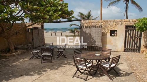 Ideal Vende Hermosa Posada Operativa Ubicada En Playa Norte Chichiriviche Excelente Oportunidad.
