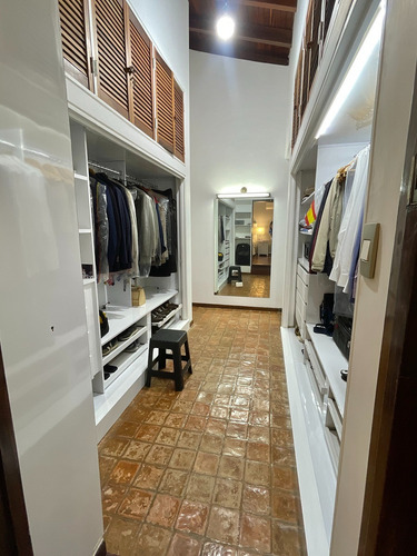 Casa Remodelada De Una Sola Planta Alto Hatillo 2250 M2 Terreno Y 600 M2 Construcción