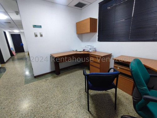Los Chaguaramos !! Hermosa E Impecable Casa Acondicionada Para Uso De Oficina Y Comercial, 780 M2 Terreno, 828 M2 Const., 8 Oficinas, 5 Baños, 10 Pe, A/a, Sistemas De Seguridad. Excelente Ubicación !!