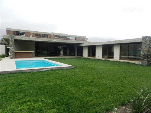 Imagen 2 de 24 de Casa En Venta De 5 Dormitorios En Colina