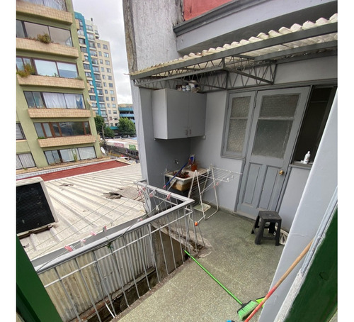 Vendo 2 Excelentes/amplios Deptos Antiguos Pero Remodelados