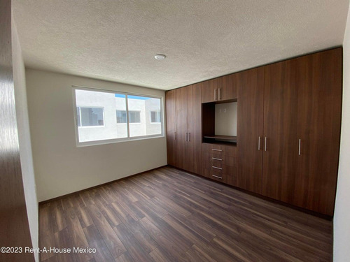 Casa En Venta En San Salvador Tizatlalli Metepec Gis 24-1102