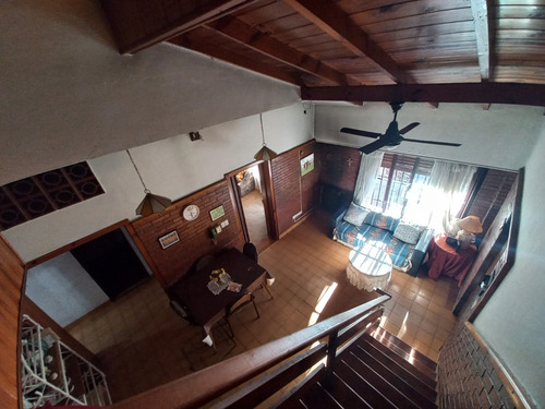 Venta Casa Lote Propio Con Garage Cubierto Y Local En Esquina 2 Plantas Con 2 Terrazas Tiene 166 M2 Cubiertos. A 3 Cuadras Parque Sarmiento Y Av Balbin, 4 Cuadras Av Gral Paz Y A 3 Cuadras Av Parque