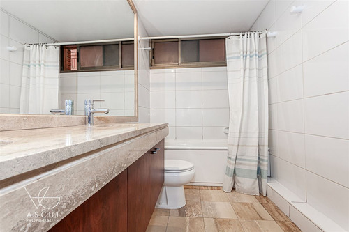Amplio Departamento En Venta De 3 Dorm. En Las Condes