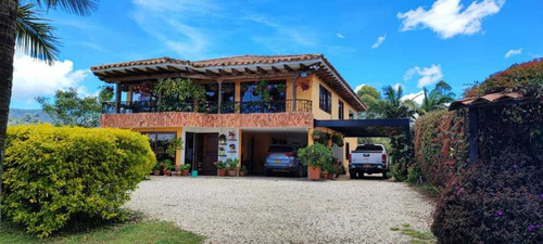 Casa Finca En El Carmen Via Ríonegro A La Ceja 3.750 Mts Dos Casas