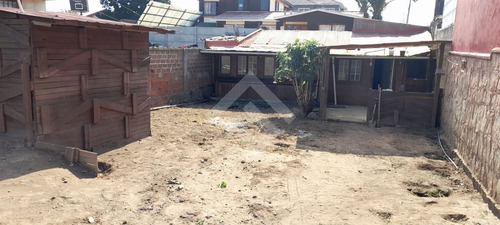 Casa En Venta De 2 Dorm. Central, Buen Terreno,