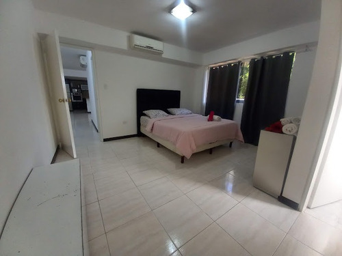 Alquiler Apartamento Los Chaguaramos, 3 Habitaciones, Piscina
