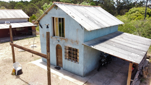 Casa Tres Dormitorios, Un Baño.