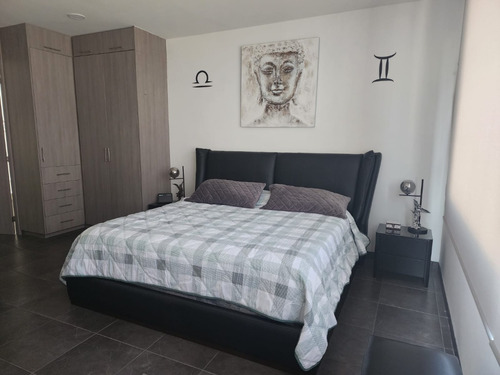 Casa En Venta Con Espacios Amplios (trato Directo)