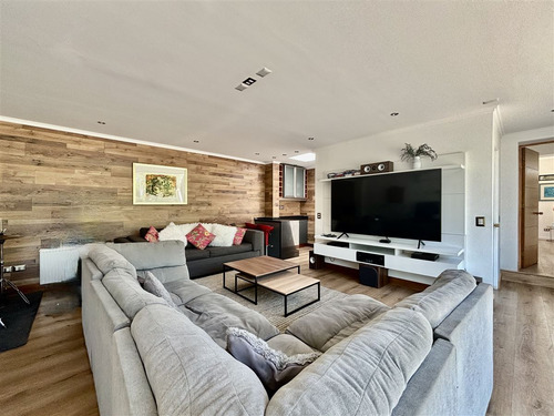 Casa En Venta De 4 Dorm. En Lo Barnechea