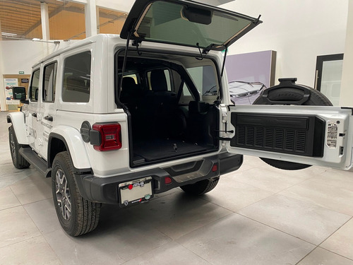 Jeep Wrangler SAHARA