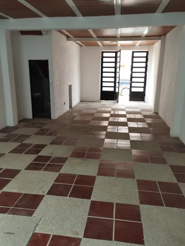 Casa Local Primer Piso Con Licencia Para Segundo Piso