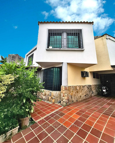 Venta Bella Casa 543 M² En Urb. Andrés Bello, Maracay