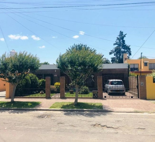 Imagen 2 de 10 de Casa En Venta En José C Paz