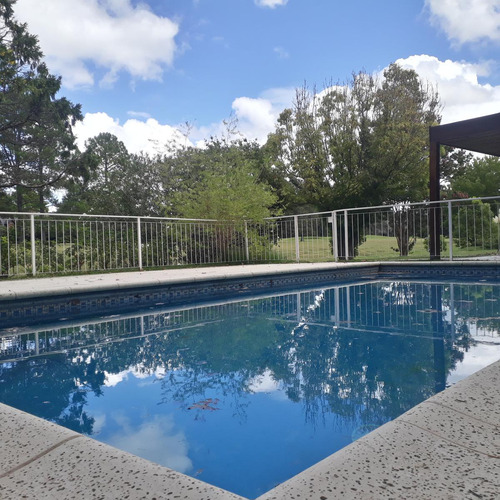 Casa En Excelente Estado, Con Un Lote Al Golf Único De 930 M² Con 40 Mts De Frente
