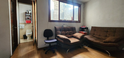 Casa De 3 Pisos Con Baño En Planta Baja Y Espacios Generosos En Villa Santin