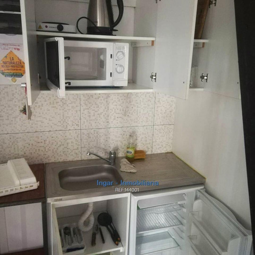 Muy Lindos Contenedores A Metros De La Playa