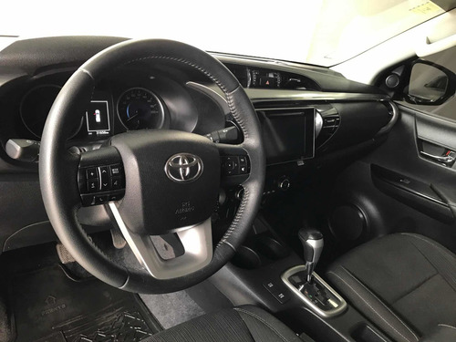 Imagen 8 de 12 de Toyota Hilux 2.8 Cd Srv 177cv 4x2 At 2018