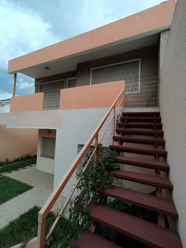 Alto Alberdi Vendo Casa 2 Dormit, 2 Baños, Cochera Y Patio + Depto 1 Dormit, C/terraza.