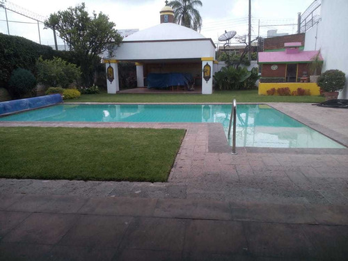 Imagen 1 de 14 de Residencia En Venta Con Jardín Y Alberca
