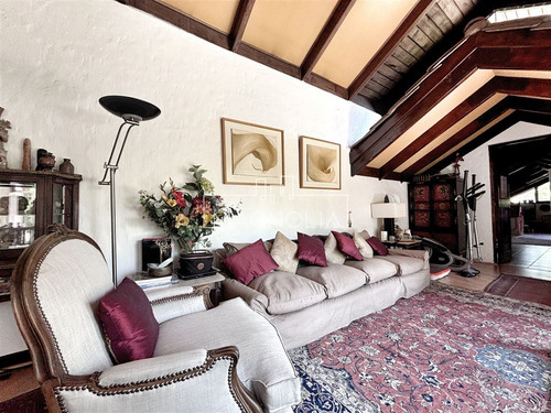 Casa En Arriendo De 6d/4b En Las Condes