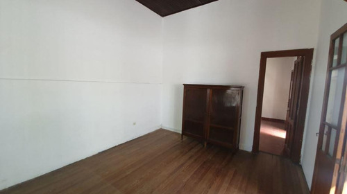 Casa Venta 2 Dormitorios 1 Baño 1 Cochera Y Patio 80 Mts 2 Cubiertos - Terreno 102 Mts 2- La Plata