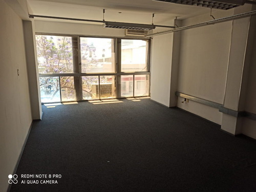 Oficina De 300m2, 8 Privados. 18 De Julio Y Martin C. Martínez