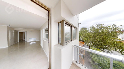 Venta De 3 Amb A Estrenar. Amplio Living Comedor. Zona Paseo Aldrey. Con Patio
