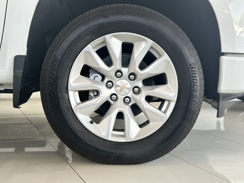 Chevrolet Silverado 5.3 V8 Custom Doble Cabina 4X4 At