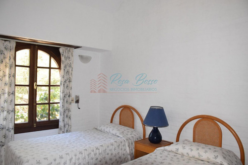 Imagen 17 de 30 de Hermosa Propiedad Con Gran Jardin En Zona Residencial