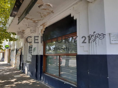 Imagen 2 de 9 de Importante Local Comercial En Montevideo Esq. Génova - Ensenada