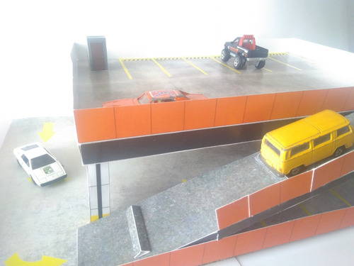 Exhibidor Papercraft Hot Wheels Esc 1/64 Estacionamiento Estacionamiento 19 Autos (Usado)