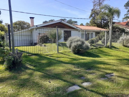 Imagen 1 de 14 de Punta Del Este, 4 Dormitorios Y Dependencias Con Piscina Climatizada. - Ref: 54061