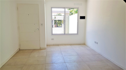 Imagen 2 de 14 de Duplex A Estrenar De 4 Ambientes Estilo Minimalista