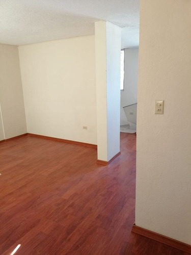 Imagen 3 de 13 de Casa 3 Pisos En Conjunto
