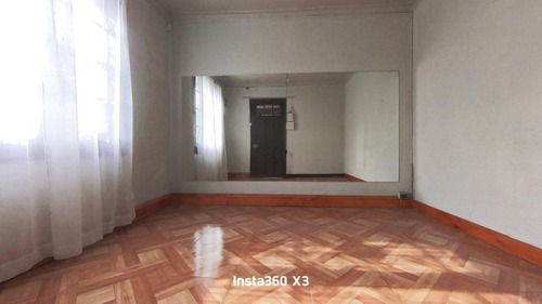 Amplia Casa Antigua Con Patio. Zona Residencial