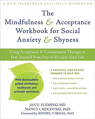Mindfulness and Acceptance Workbook for Social Anxiety and Shyness, de Jan Fleming. Editorial New Harbinger Publications, tapa blanda en inglés