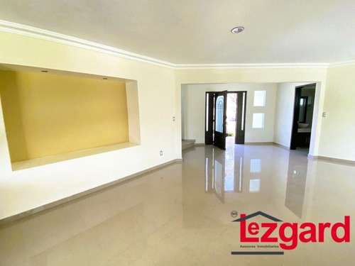 Se Vende Bonita Casa Con Amplios Espacios En Lomas De Cocoyoc