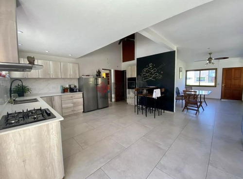 Casa En Venta - 4 Dormitorios 4 Baños - Cochera - 2.750mts2 - Pilar