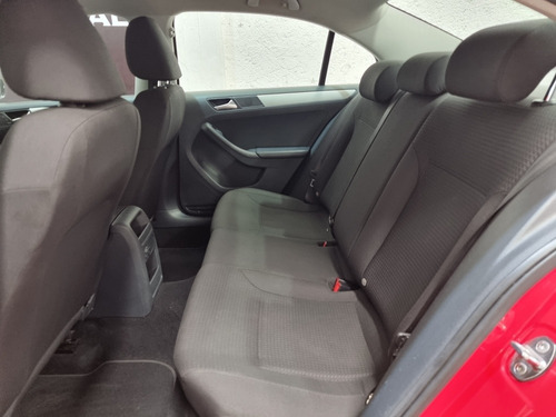 Imagen 8 de 14 de Volkswagen Jetta 2016 2.5 Trendline At