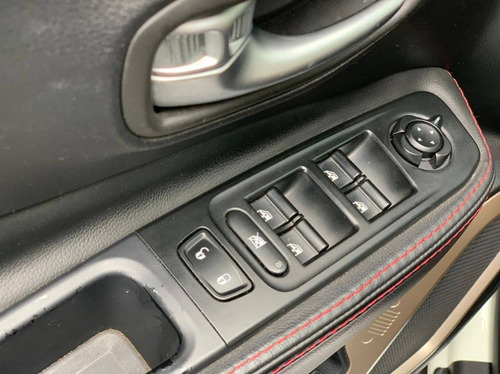 Imagem 8 de 10 de Jeep Renegade 1.8 16v Flex Sport 4p Automático