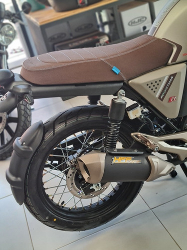 Imagen 7 de 11 de Vento Rocketman Buen Fin Con Casco, Bocina Y Placas Gratis