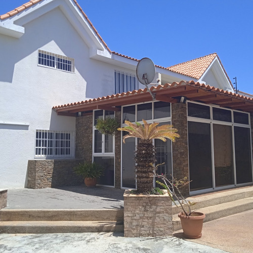 Imagen 6 de 11 de Hermosa Casa Con Piscina En Venta