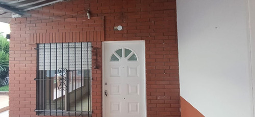 Casa Con Jardín Y Parrilla En Alquiler!