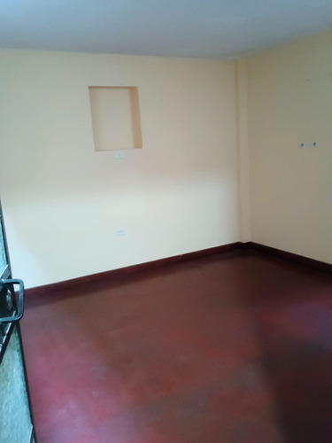 Se Alquila Habitacion