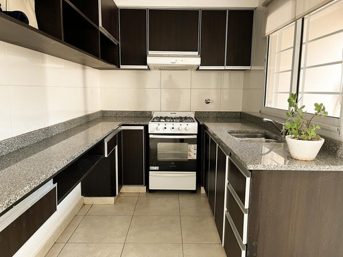Imagen 4 de 12 de Venta Duplex Con Cochera Y Patio Con Parrilla !
